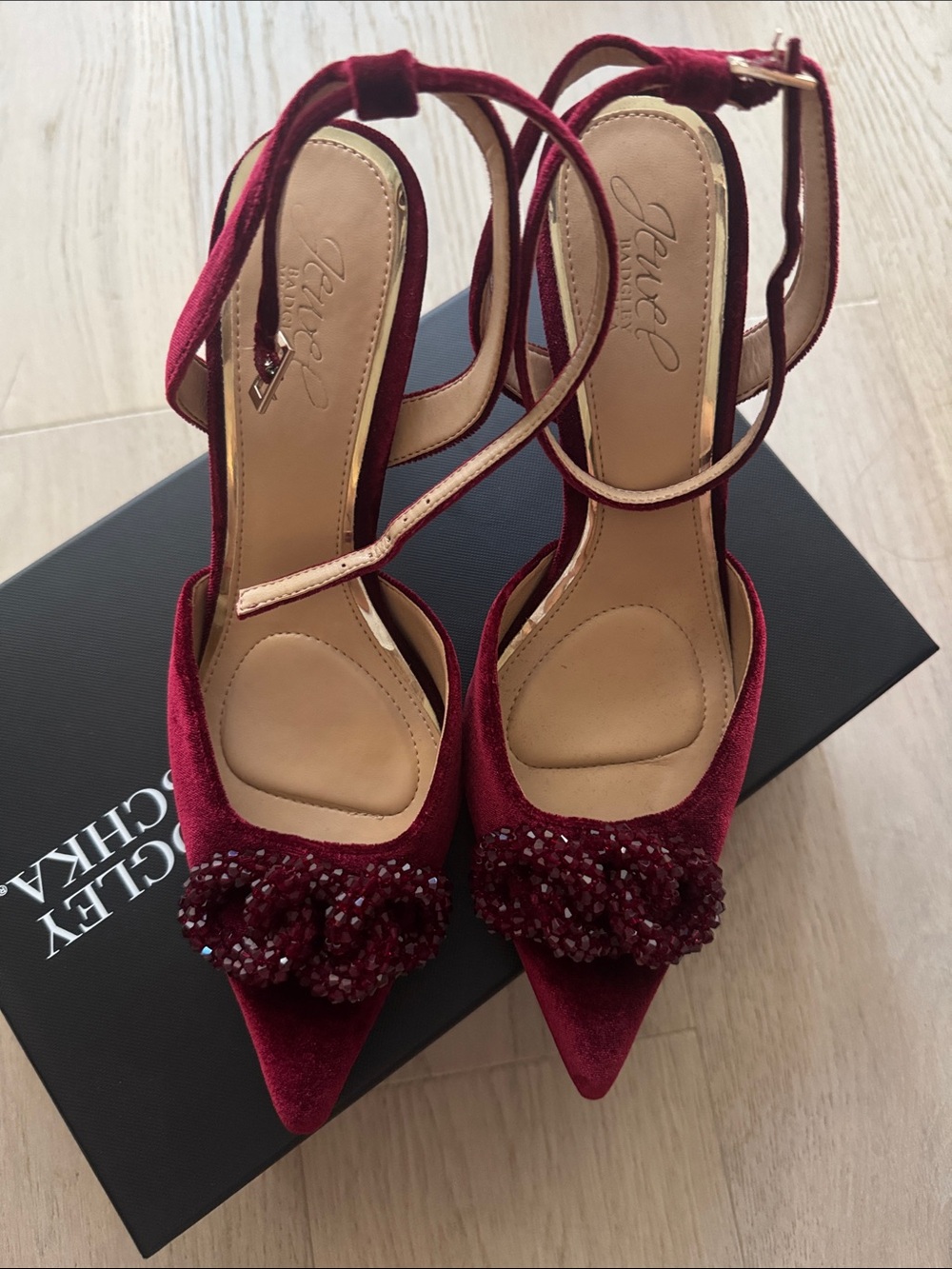 Jewel Badgley Mischka Tailynn Pointed Toe Velvet Pump 7.5